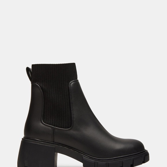 Steve Madden Chelsea Boot • Style: HUTCHH20 • Black - Picture 3 of 7
